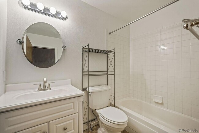 Building Photo - 7941 Lexington Park Dr