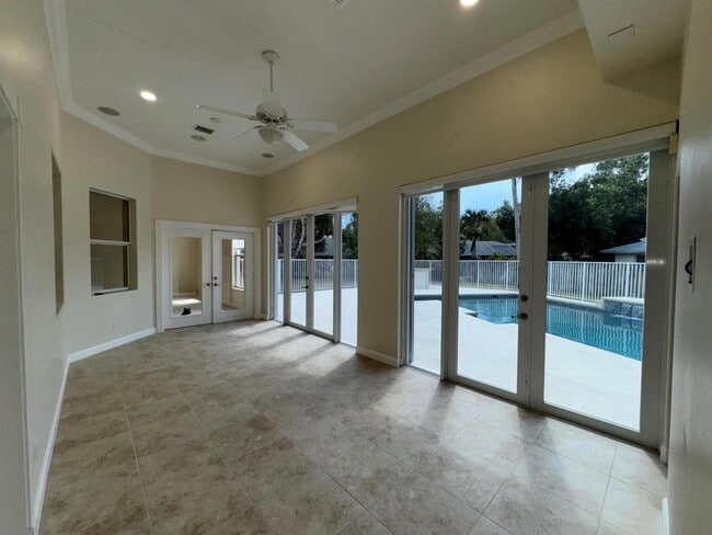 Building Photo - 969 Meadow Ave