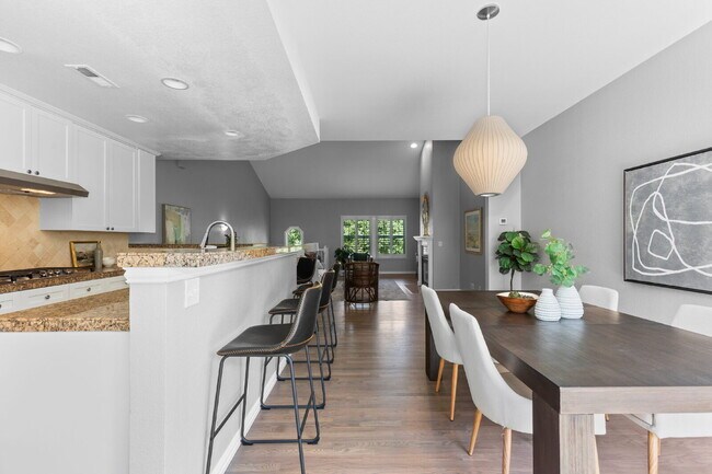 Building Photo - $3,350.00 - 2 Bedroom, 2.5 Bathroom Condo ...