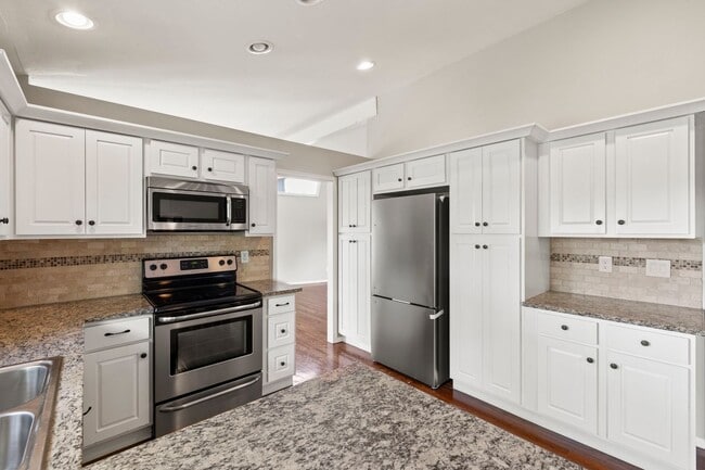 Building Photo - REMODELED ROCKRIMMON RETREAT | 4BD + OFFICE - Security Deposit Waiver Available