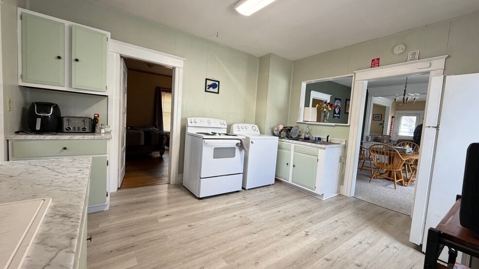 Kitchen - 20 Lincoln Ave