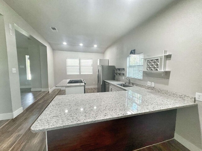 Building Photo - Great Home in New Braunfels