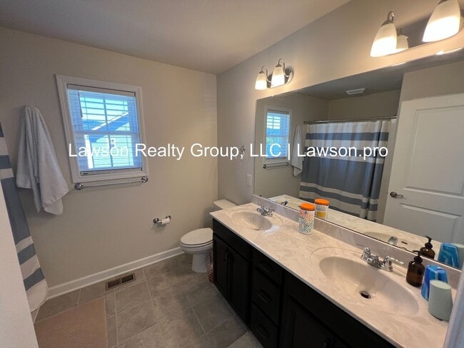 Building Photo - Upscale and Spacious Daleville Townhome