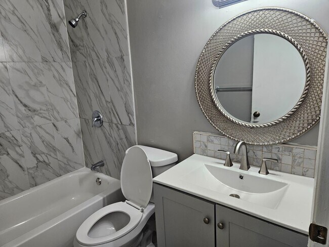 Building Photo - 6147 Moonbeam Dr