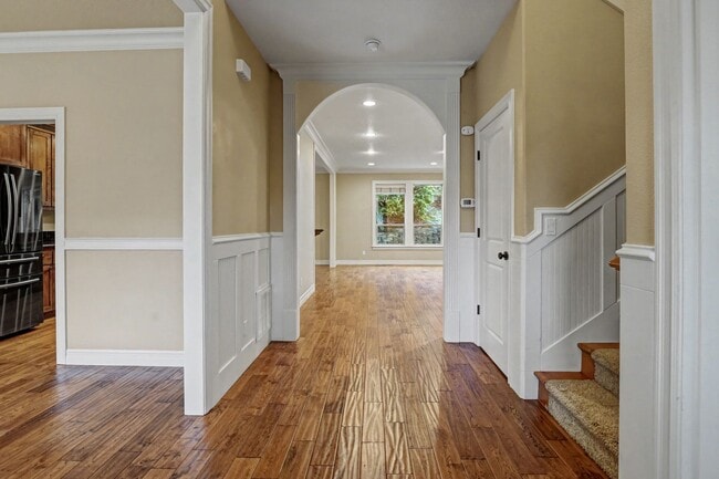 Building Photo - 4 bed, 2.5 bath Two-Story Home in West Salem