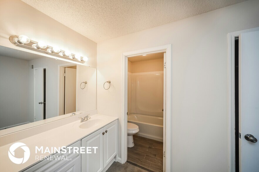 Building Photo - 6145 Shadowfall Cove