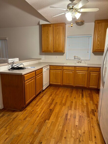 Kitchen - 20110 Ralston St