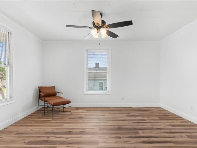 Building Photo - 160 29th St Pl SW