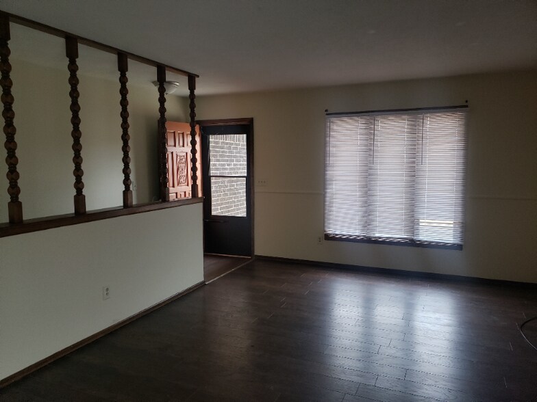 Building Photo - 3117 S Pinecrest St