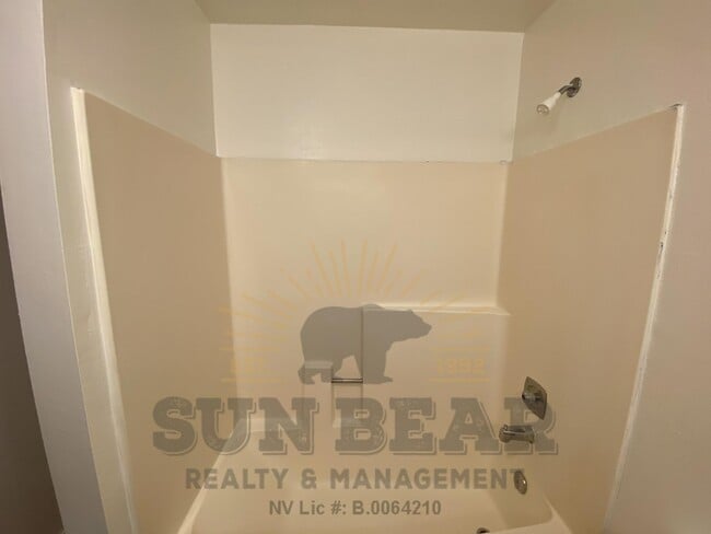 Building Photo - Cute 1 bedroom in Central Incline!