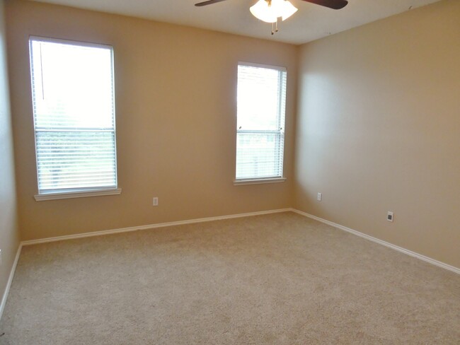 Building Photo - 3 Bedroom in Eagle Mountain-Saginaw Schools