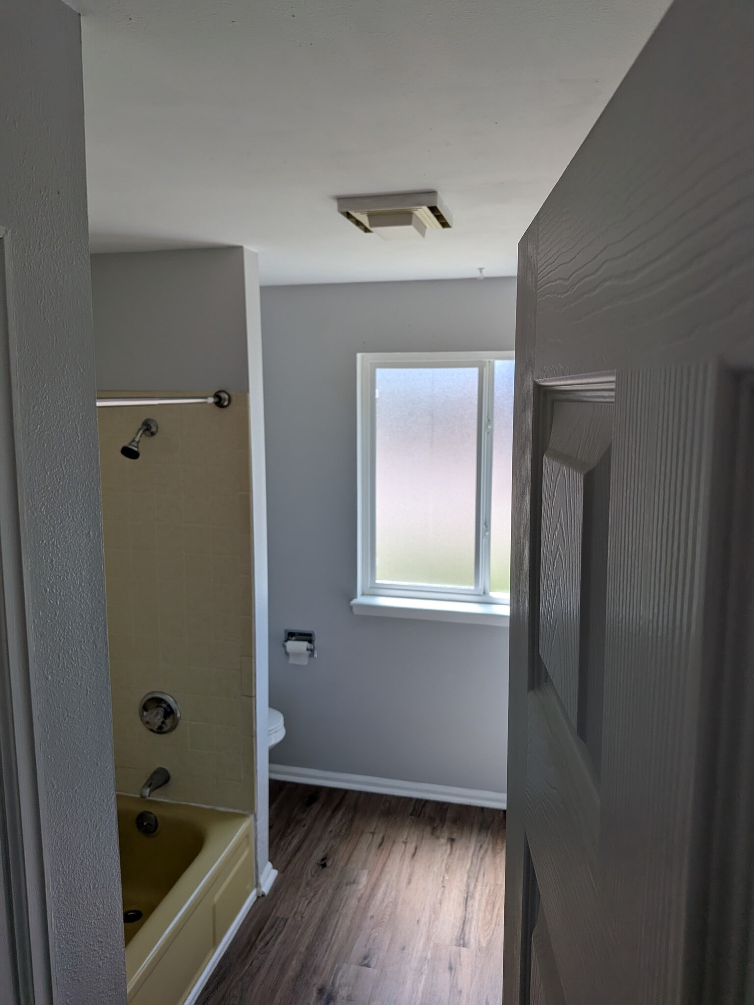 upper level full bathroom - 1608 23rd Ave