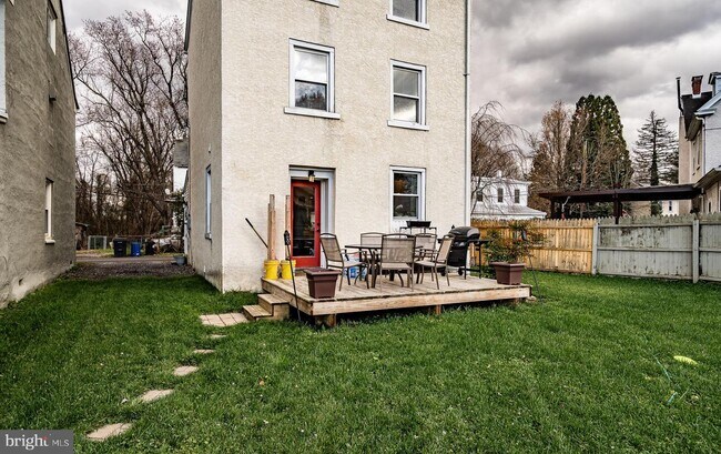 Building Photo - 305 Hollow Rd