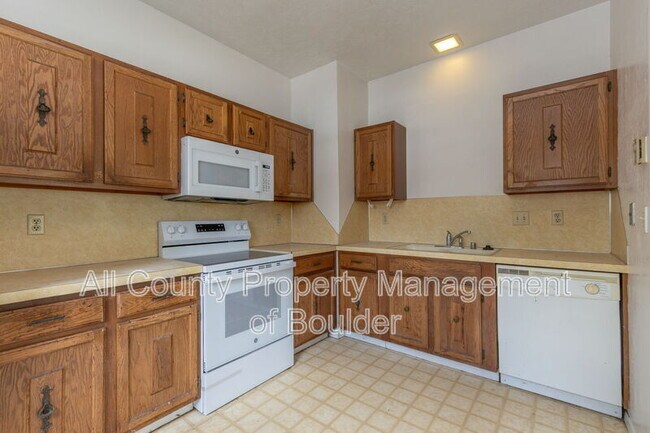 Building Photo - 841 Crisman Dr