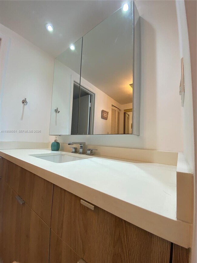 Building Photo - 177 Ocean Ln Dr