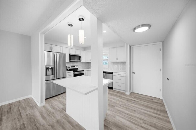 Building Photo - 4725 Cove Cir