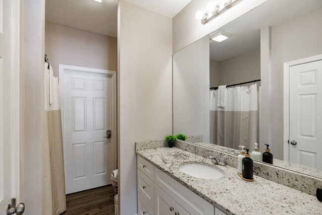 Building Photo - PRE LEASING!! AVAILABLE AUGUST 15TH 2025!!...