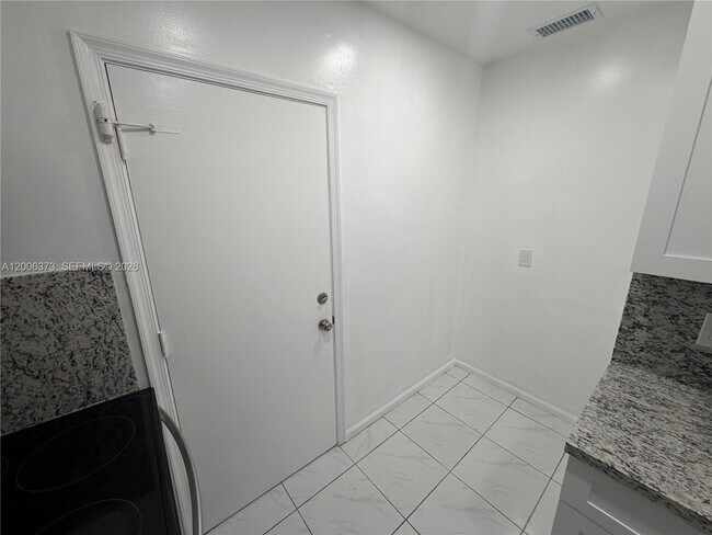 Building Photo - 2200 NE 66th St