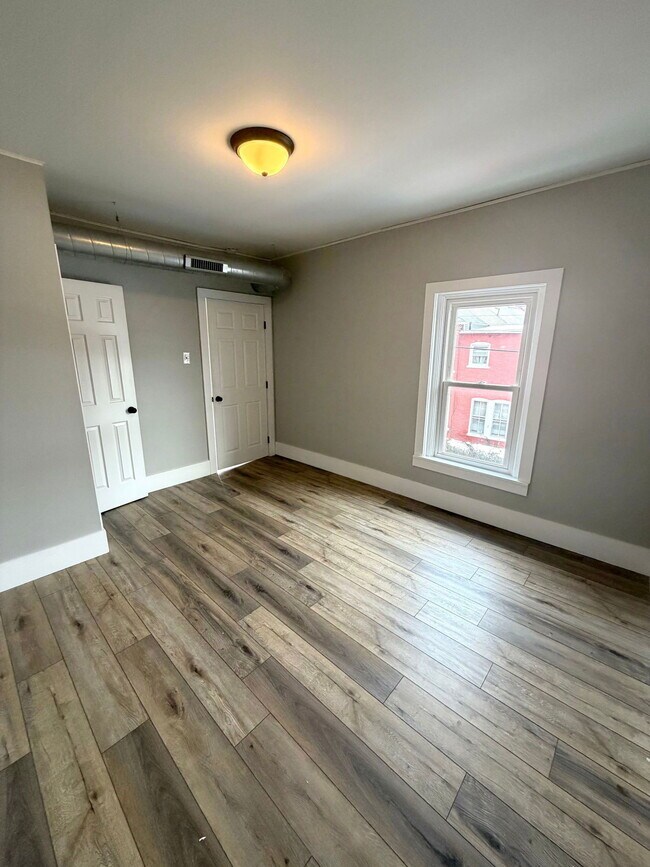 Building Photo - 430 W Lemon St