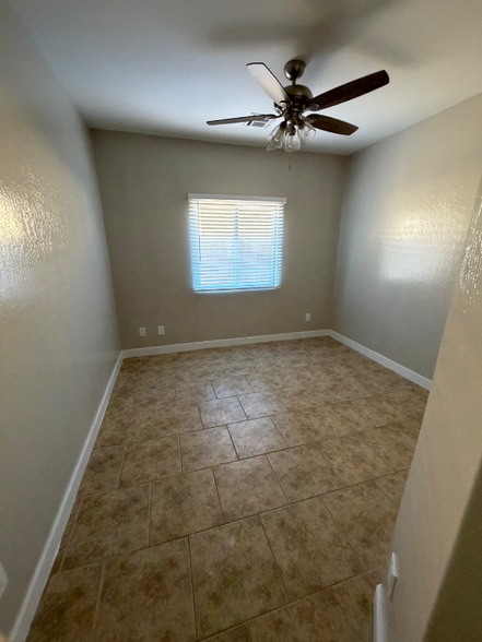 Building Photo - 1190 E Jardin Dr