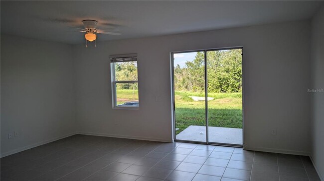 Building Photo - 3094 Chantilly Dr