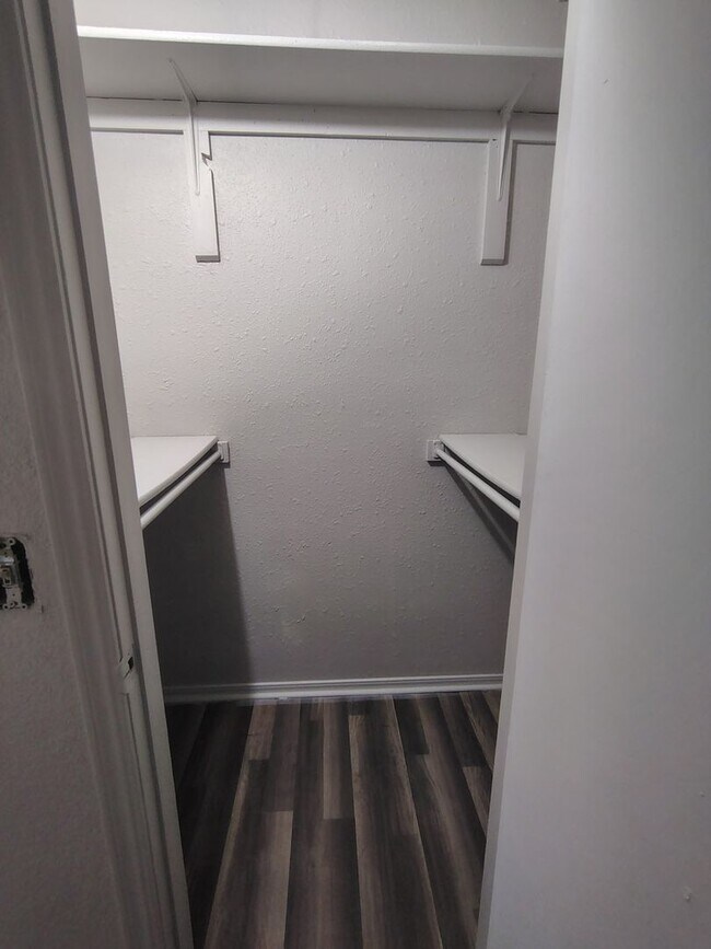 Building Photo - Duplex for Lease in Midwest City May