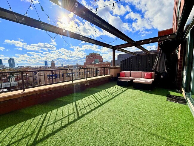 Building Photo - 205 10th St