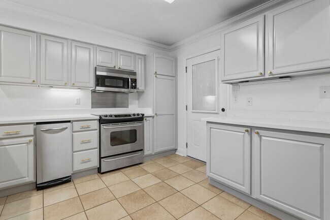 Building Photo - Oak Cove Condo