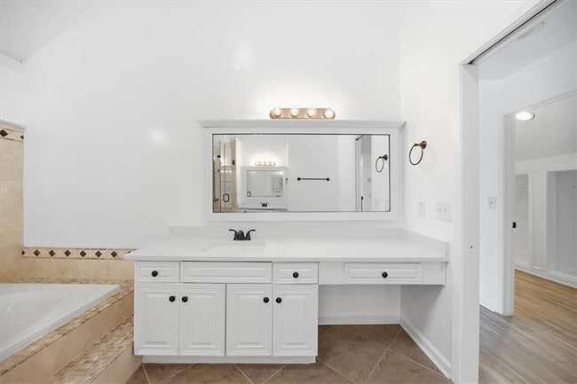 Building Photo - 530 Matterhorn Way