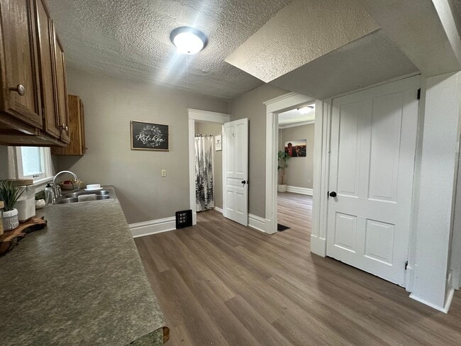 Building Photo - Renovated 3 bedroom house for rent in Waterloo