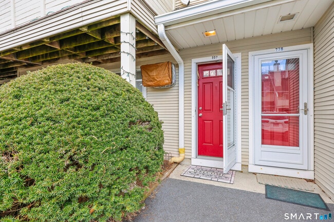 Building Photo - 237 Willow Springs