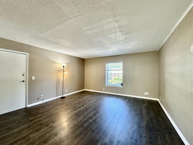 Building Photo - 2638 Park Rd