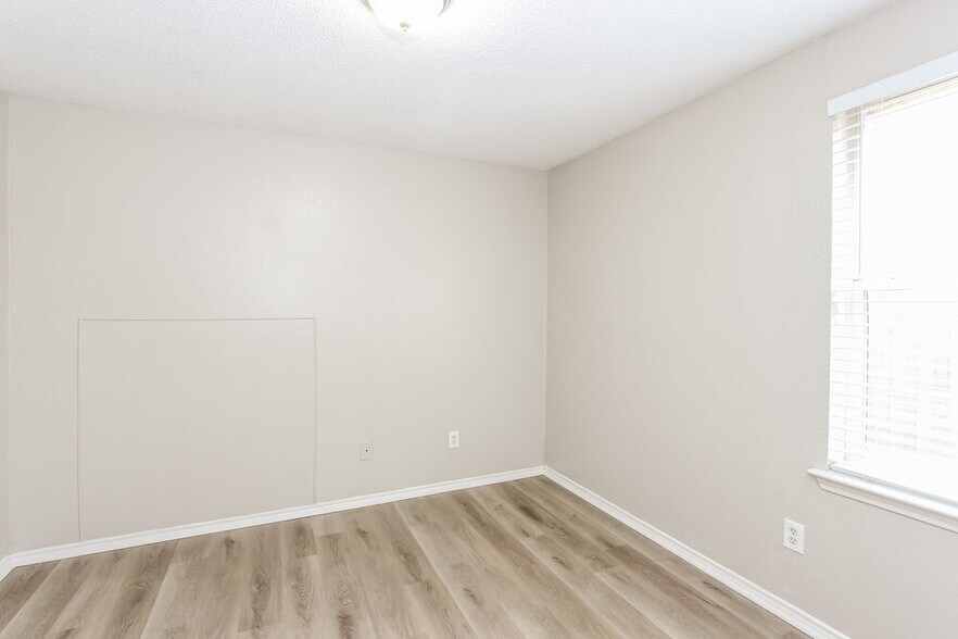 Building Photo - 2717 Bent Brook Dr