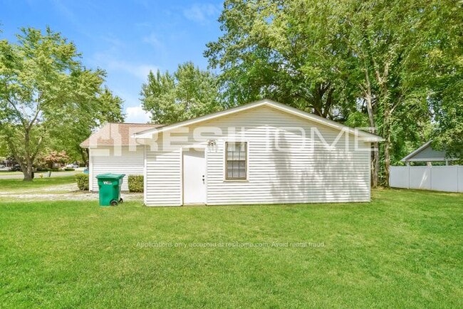 Building Photo - 100 Vanderford Ln
