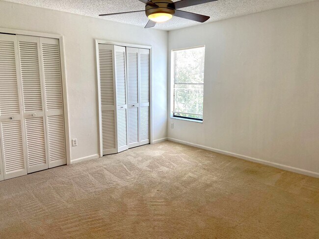 Building Photo - 3015 Crested Cir