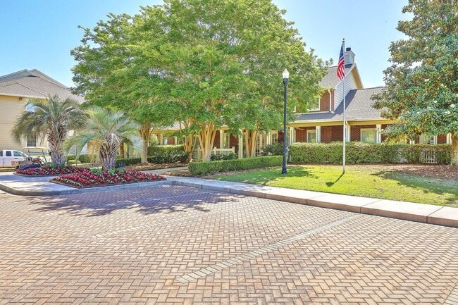 Building Photo - 1600 Long Grove Dr