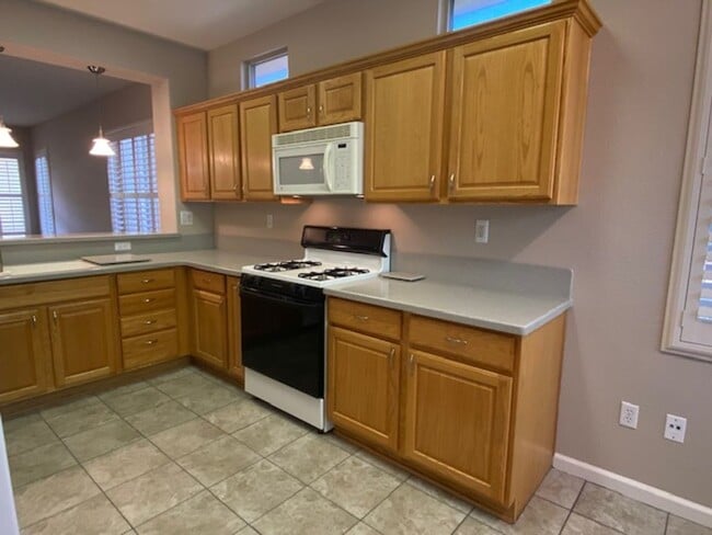 Building Photo - 55+ Sun City Lincoln - Bridgegate model