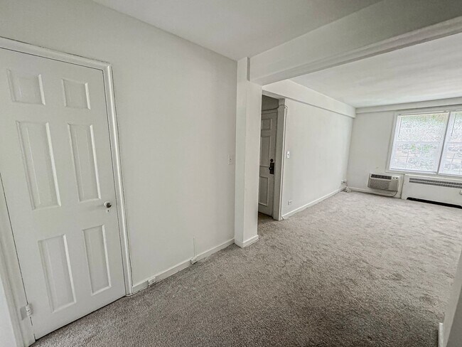 Building Photo - Charming 1 Bed 1 Bath Condo In Arlington Oaks