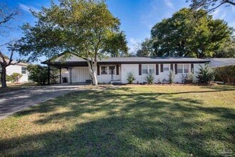 Building Photo - 1800 Foulis Dr