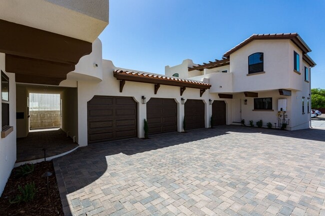 Building Photo - 2610-2612 Juan Street