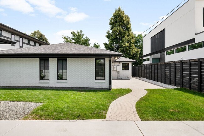Building Photo - LUX 3BD, 2BA Belcaro Home with 2-Car Garage