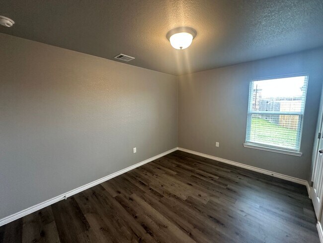 Building Photo - 3Bed/2Bath