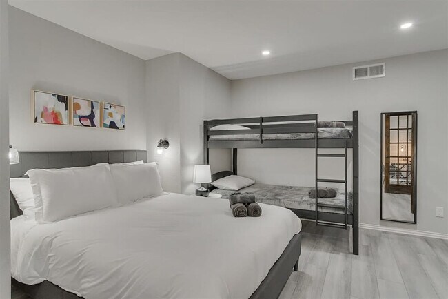 Building Photo - 2922 Clover Valley Dr