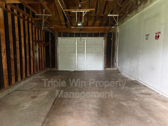 Building Photo - 714 Undercliff Dr