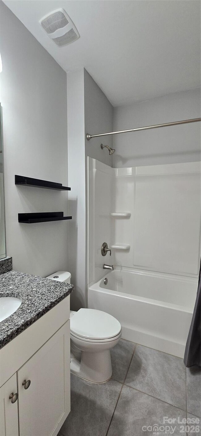 Building Photo - 990 Pennington Dr