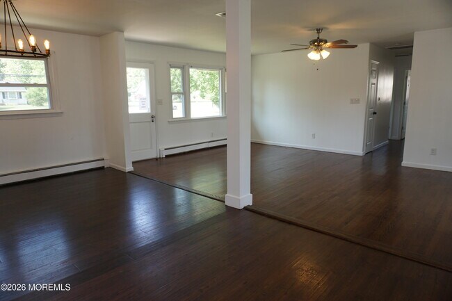 Building Photo - 1385 W Veterans Hwy