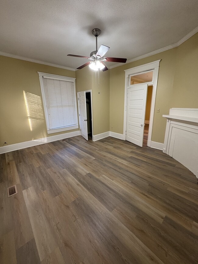 Building Photo - 706 Hancock Dr