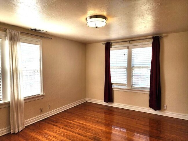 Building Photo - AMAZING 3 BED, 2 BATH Plus Study MILLERS ADDITION NW OKC