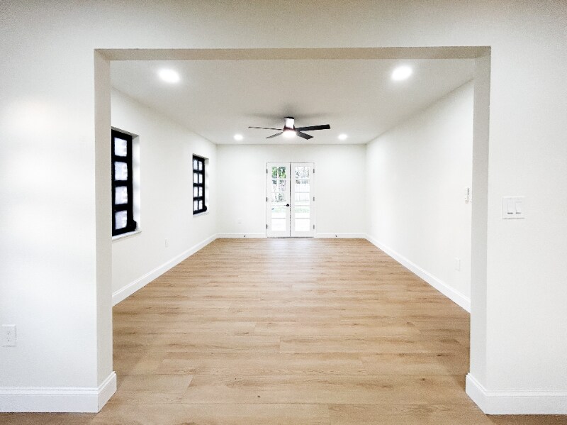 Building Photo - 417 66th Ave S