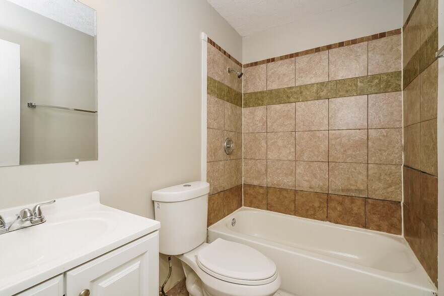 Building Photo - 3628 Valley Lake Dr